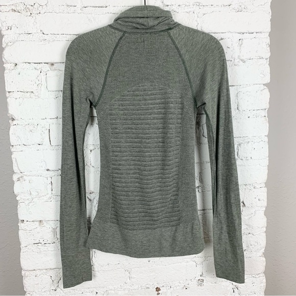 Athleta Devotion Wool Grey Long Sleeve Turtleneck Running Shirt Mesh Striped XS - Picture 5 of 6